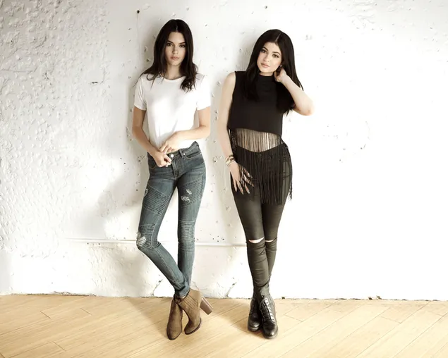 Modelos hermanos 'Kendall & Kylie Jenner' X PacSun Holiday Collection 4K fondo de pantalla