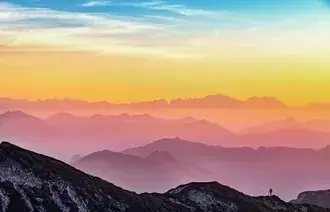 산의 실루엣 4K 배경화면
