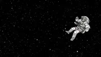 kostra astronauta v temnem negravitacnim prostoru mezi hvezdami ve vesmiru stahnout