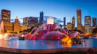 Tapeta Panorama vody a zamračená obloha uprostřed města v noci světla města chicago 8K