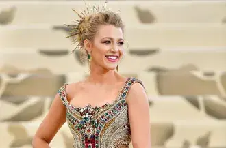 Tapeta Usmívající se Blake Lively v Gala potkal 4K