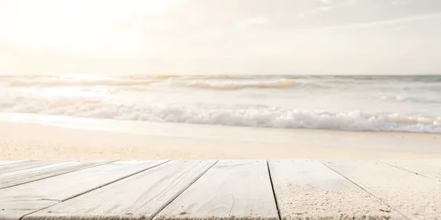 Latar Belakang Gradien Putih Lembut ke Krem Muda dengan Meja Kayu Kosong di Pantai 4K wallpaper