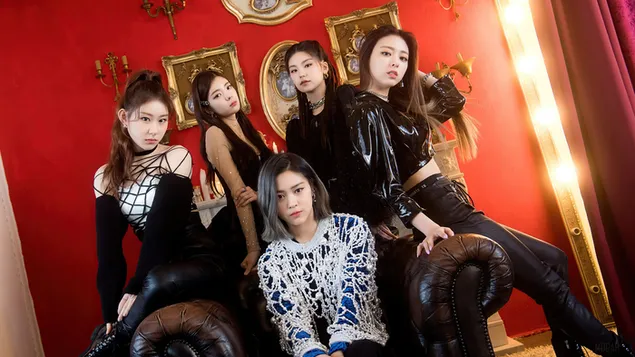 south korean girl music group members posing (itzy) download
