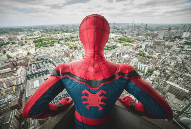 Spider-Man: Homecoming-film - Spiderman kijkt naar de stad 2K achtergrond