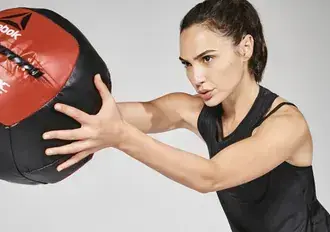 sportivnyy <<gal' gadot>> | fotosessiya reebok skachat'