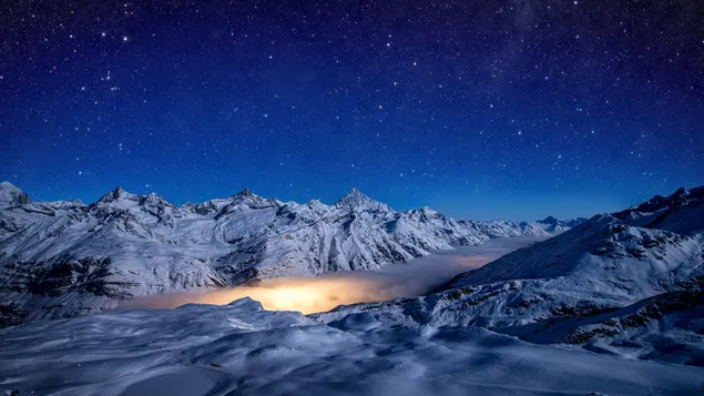 Cielo estrellado sobre el glaciar gorner 4K fondo de pantalla