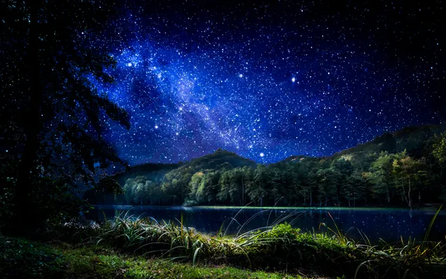 Cielo estrellado sobre montaña y lago 4K fondo de pantalla