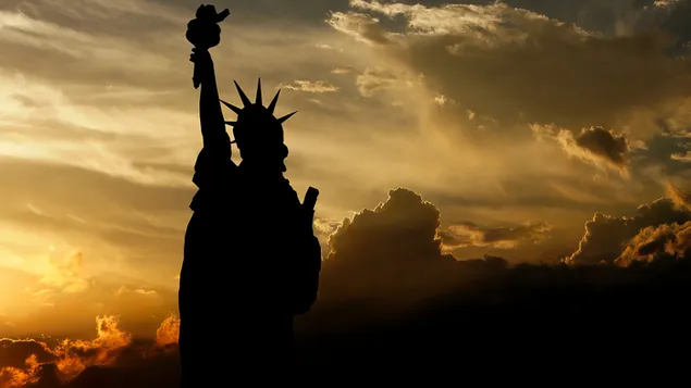 Patung liberty saat matahari terbenam 4K wallpaper