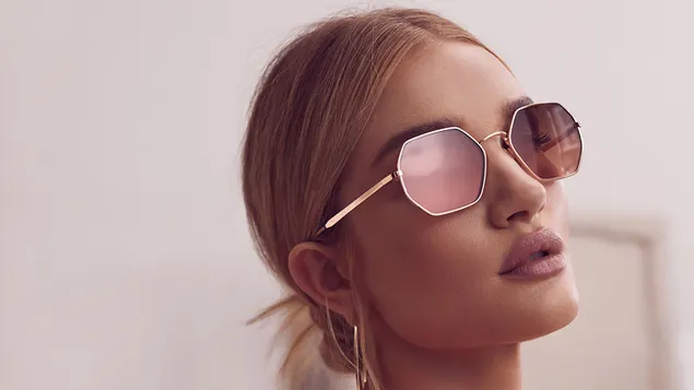 upea nayttelija ''rosie huntington-whiteley'' lataa