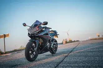 ohromujici cerna honda cbr stahnout
