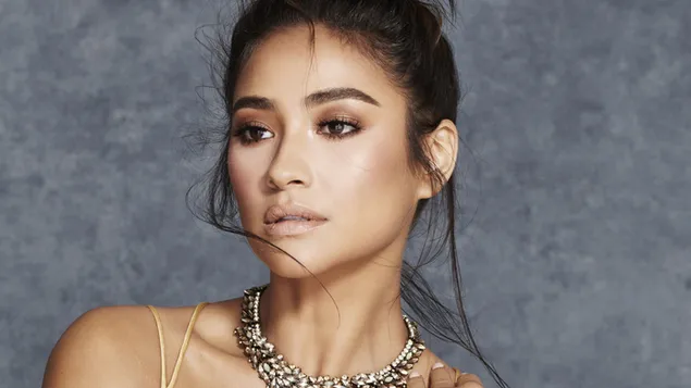 upea malli ''shay mitchell'' lataa