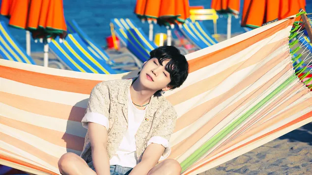 Suga BTS di Pemotretan Summer Beach untuk MV 'Butter' (2021) unduhan