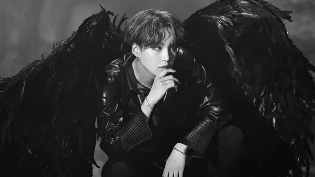 Suga dalam 'Map of The Soul: 7' Shoot (2020) daripada BTS [Bangtan Boys] 4K kertas dinding
