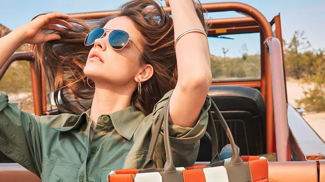 Ταπετσαρία Sunkissed 'Barbara Palvin' | Φωτογράφιση καμπάνιας Lancaster Paris 4K