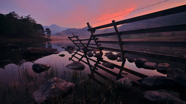 Perëndimi i diellit në liqen HD sfond