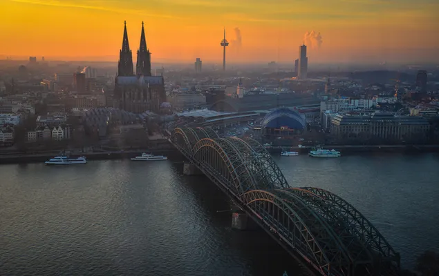 Sonnenuntergang über Köln herunterladen