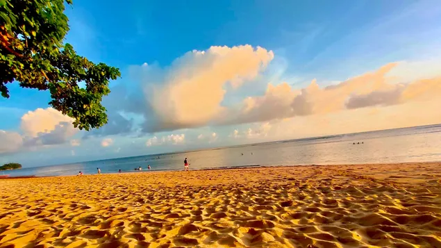 Sunset Reflection es hermoso en la playa 4K fondo de pantalla