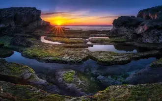 descarcare vedere la apus de soare pe stanca verde si mare