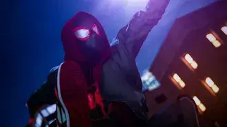 Tapeta Superhrdinský spiderman v kostýmu, mikina mezi světly budovy ve městě noční oblohy 2K