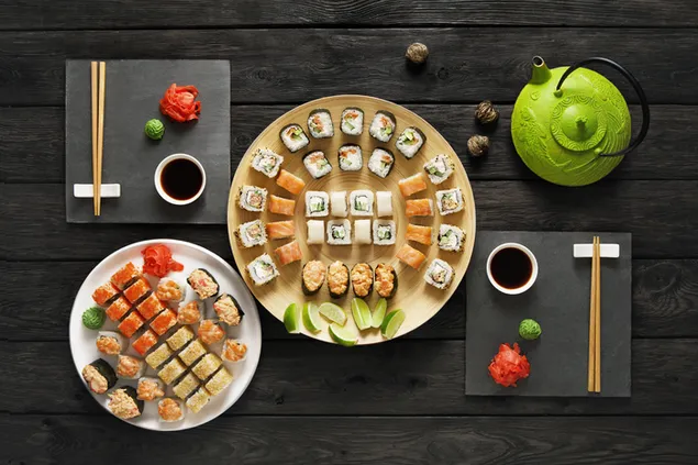 Tapeta Sushi tanier so sójovou omáčkou. wasabi, nakladaný zázvor a čaj 4K