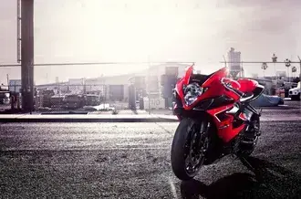 Tapeta Suzuki GSX R červená 2K