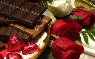 Zoete chocolade en rozen voor je Valentijn 2K achtergrond
