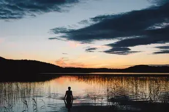 Berenang pada waktu senja di Sweden 2K kertas dinding