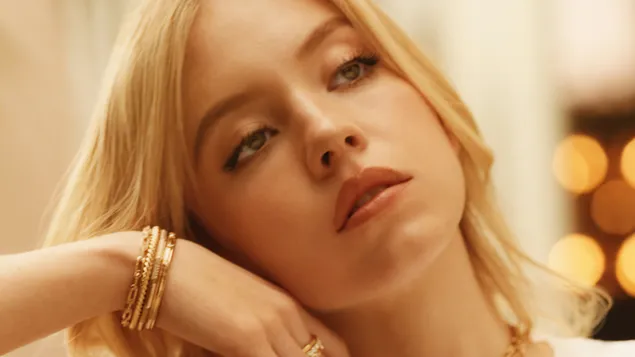 'Sydney Sweeney' في تصوير David Yurman Cable Edge Collection 4K خلفية