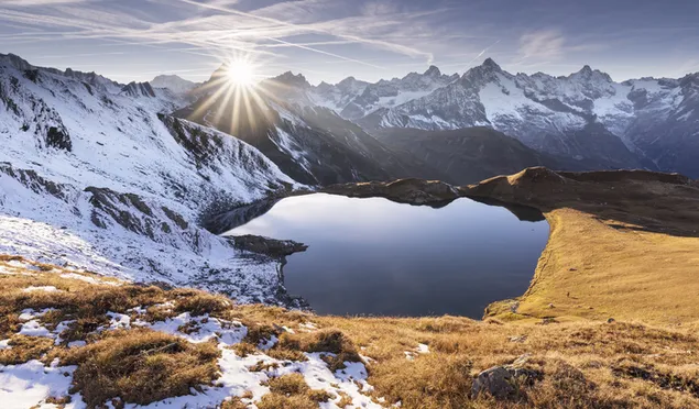 Sonnenaufgang in den Tarn Lake Mountains 4K Hintergrundbild
