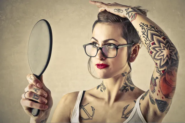 Mujer Tatuaje 4K fondo de pantalla