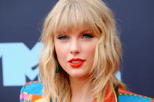 Taylor Swift at MTV Video Music Awards close-up 4K wallpaper