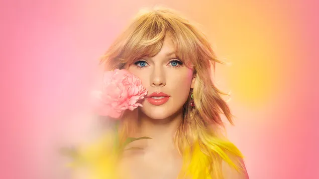 Taylor swift trzyma różową różę w żółtej sukience, kolorowe tło 4K tapeta