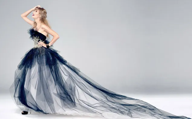 Taylor Swift in einem hübschen schwarzen Kleid herunterladen