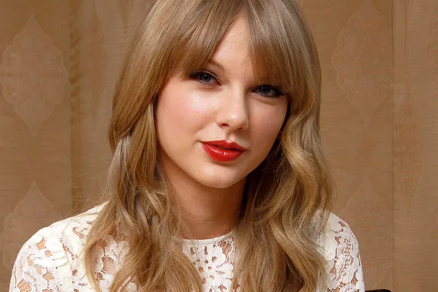 Taylor Swift smiling download