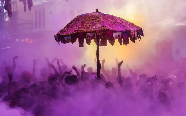 O gulal de Holi é a diversão das pessoas e a embriaguez de Holi está em toda parte 2K papel de parede