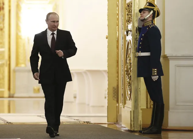 Muat turun Askar yang menyambut presiden Rusia
