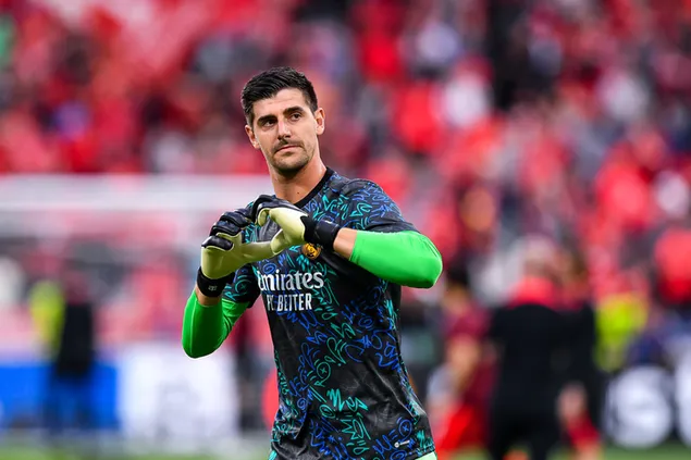 thibaut courtois, goalkeeper of spanish la liga team real madrid football team download