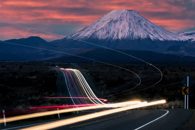 Zaman atlamalı ve Dağ 2K duvar kağıdı