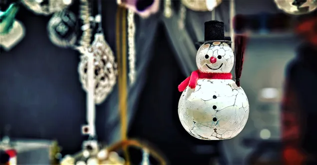 Kleine sneeuwpop decoratie 2K achtergrond