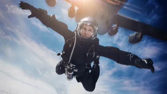Tom Cruise Halo Jump 2K Tapeten