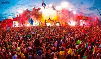 tomorrowland, dav hudebnich festivalu se bavi a tanci na podiu osvetlenem barevnou mlhou a laserovymi svetly stahnout