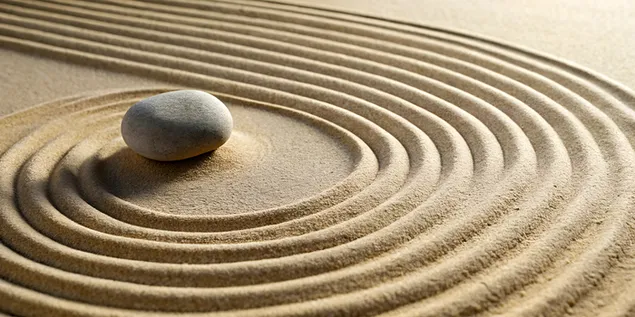 Uyumlu Taş Desenleriyle Huzurlu Zen Kum Bahçesi 4K duvar kağıdı