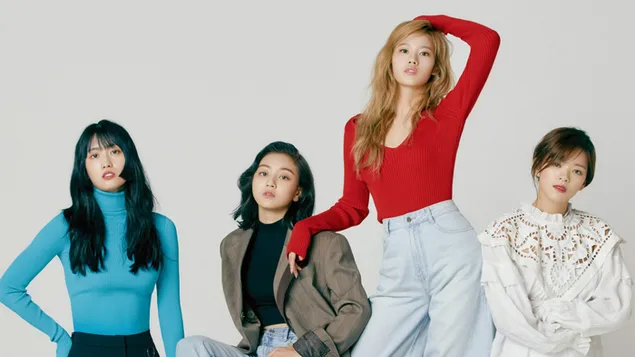 《Allure》拍摄中的两次（K-Pop 乐队）成员 4K 壁纸