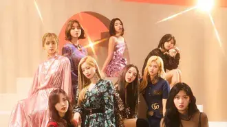 Twice (K-Pop Band) 成员在“Fake & True”MV 拍摄 4K 壁纸