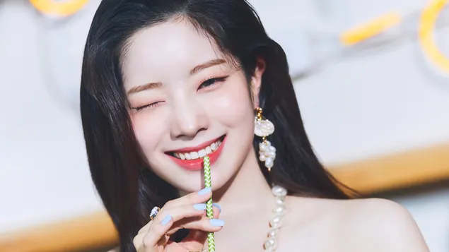 TWICE 多贤在《无酒精》MV 拍摄 (2021) 4K 壁纸