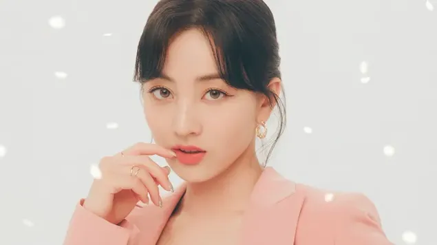 จีฮโย TWICE ถ่ายภาพในอัลบั้ม 'Formula of Love: OT3 (Pink Concept)' 4K วอลเปเปอร์