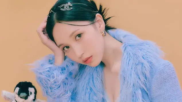 מינה של TWICE ב-'Talk that Talk' MV (קונספט 2) צילום 4K טפט