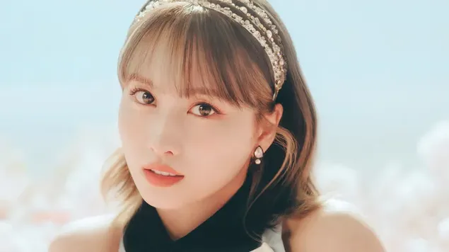 مومو من TWICE في جلسة تصوير ألبوم "Formula of Love: OT3 (Blue Concept)" 4K خلفية