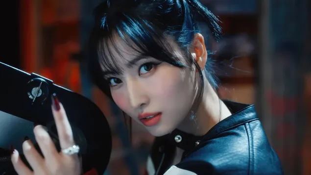 TWICE's Momo - Set Me Free MV Shoot 4K טפט