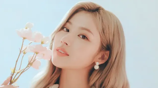 TWICE的Sana在'Formula of Love: OT3 (Blue Concept)'专辑拍摄 4K 壁纸